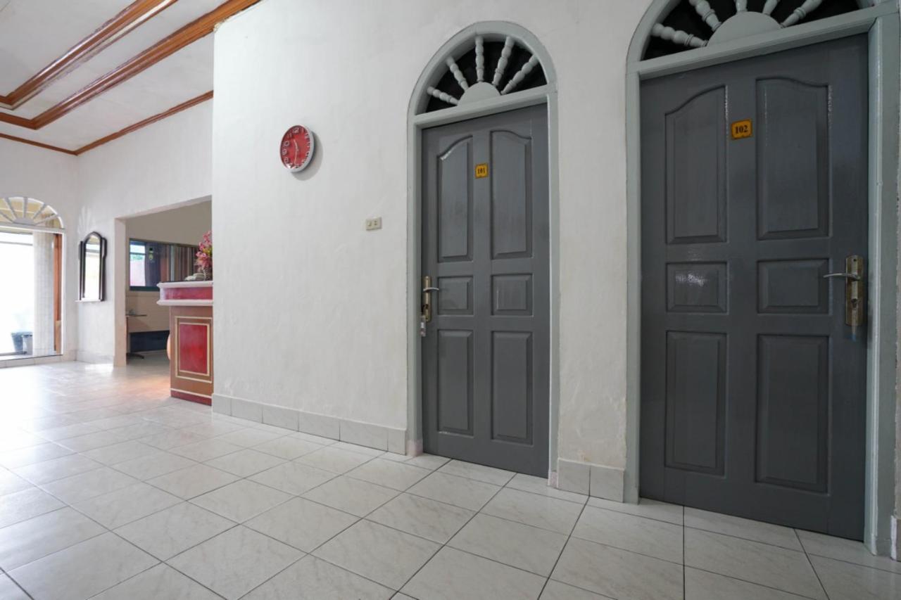 Oyo 2876 Hotel Idayu Palembang Exterior foto