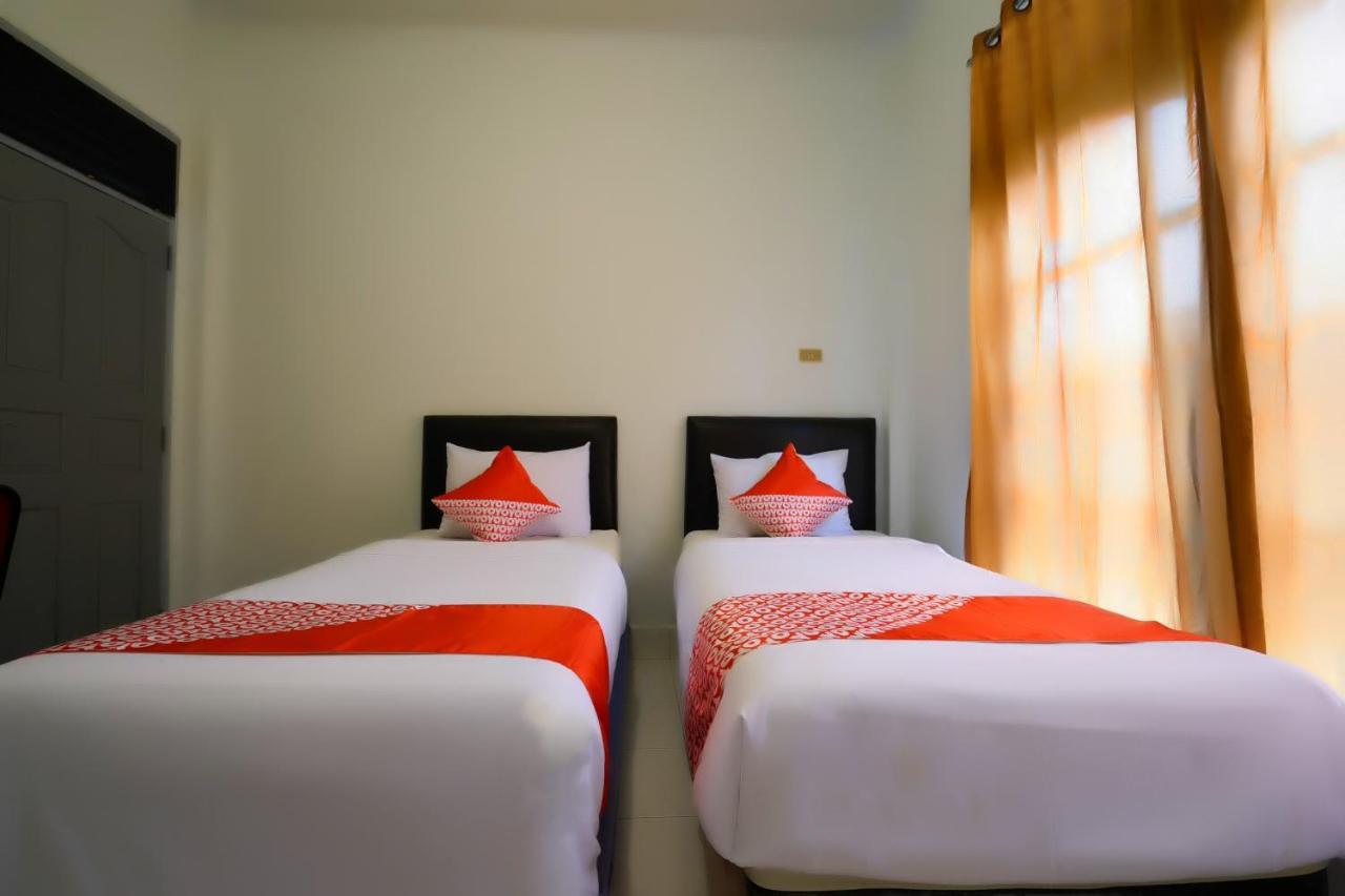 Oyo 2876 Hotel Idayu Palembang Exterior foto